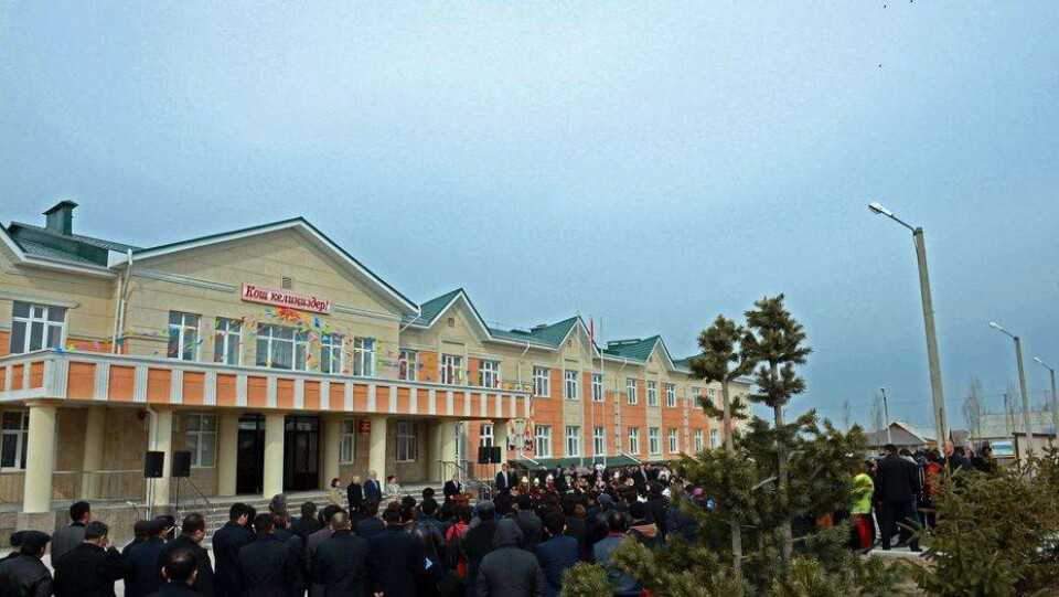 В Бишкеке начинает рушиться школа, построенная на средства Казахстана