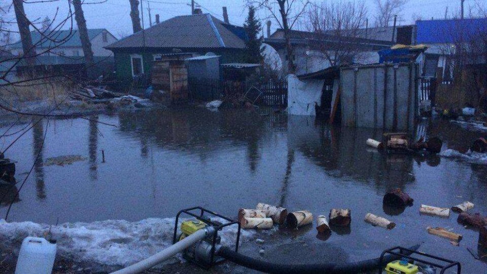 Несколько районов ВКО и Усть-Каменогорск продолжает топить дождевыми водами 