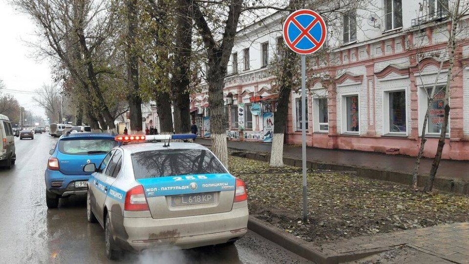 Запрещающий остановку знак на проспектах Уральска вызвал протест правозащитников