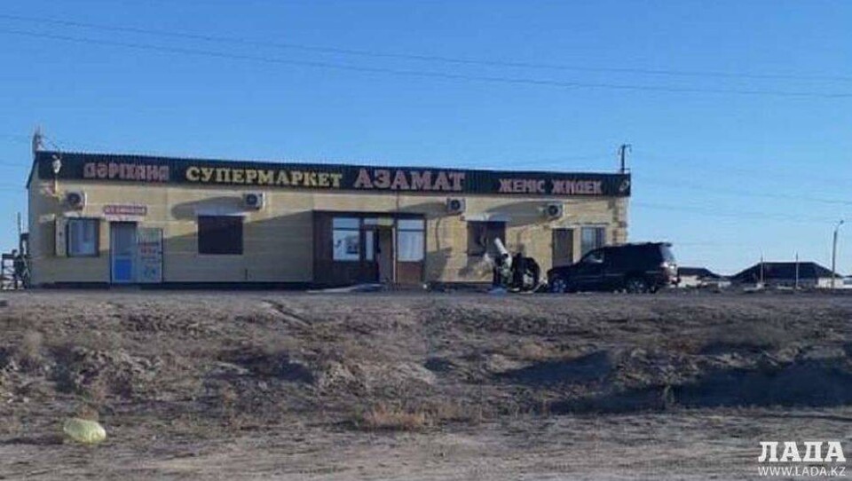 В Жанаозене внедорожник въехал в людей на остановке: трое погибли, семеро пострадали