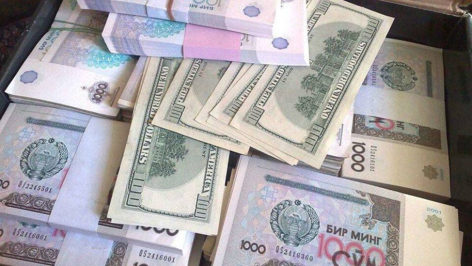 В Узбекистане одобрили купюру в 100 тысяч сумов. Её вводят для более удобного расчёта наличными