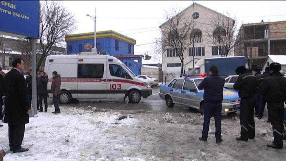 В Шымкенте возле здания прокуратуры мужчина совершил самоподжог