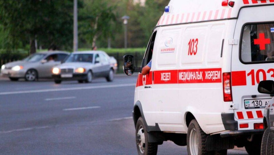 Более 1000 водителей скорой помощи научили безопасному вождению