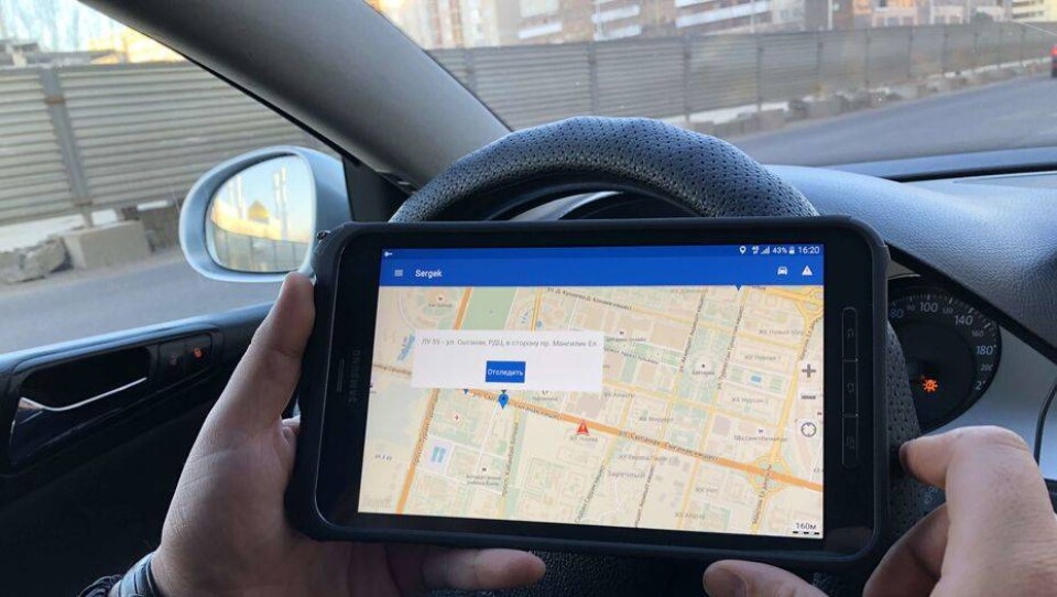 Полицейские Астаны впервые выявляли должников по штрафам через Bluetooth