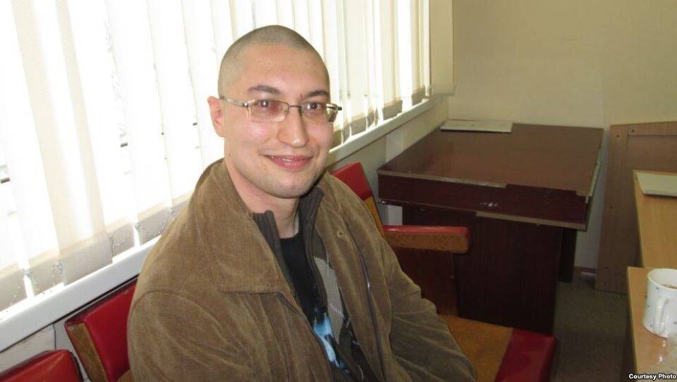 Юрист, ударивший судью мухобойкой, вышел на свободу с котёнком