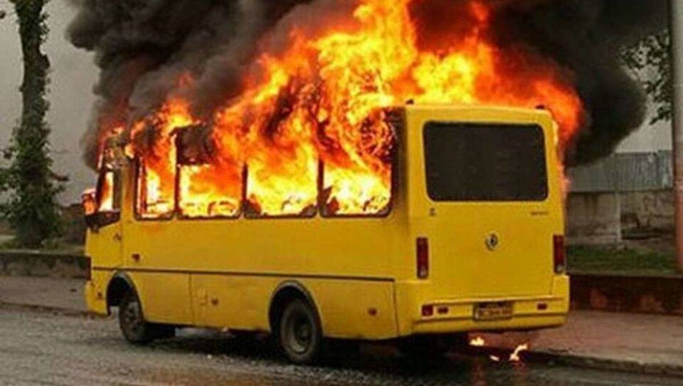 Водитель и кондуктор обгорели при тушении автобуса в Жезказгане