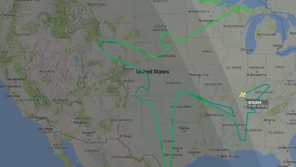 Boeing Dreamliner нарисовал себя в небе за 12,5 часа