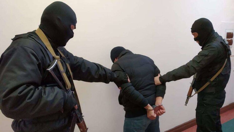 Сбежавшего с оружием солдата задержали