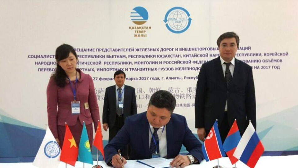 Казахстан и Китай на треть увеличат объёмы перевозок по железной дороге в 2017 году