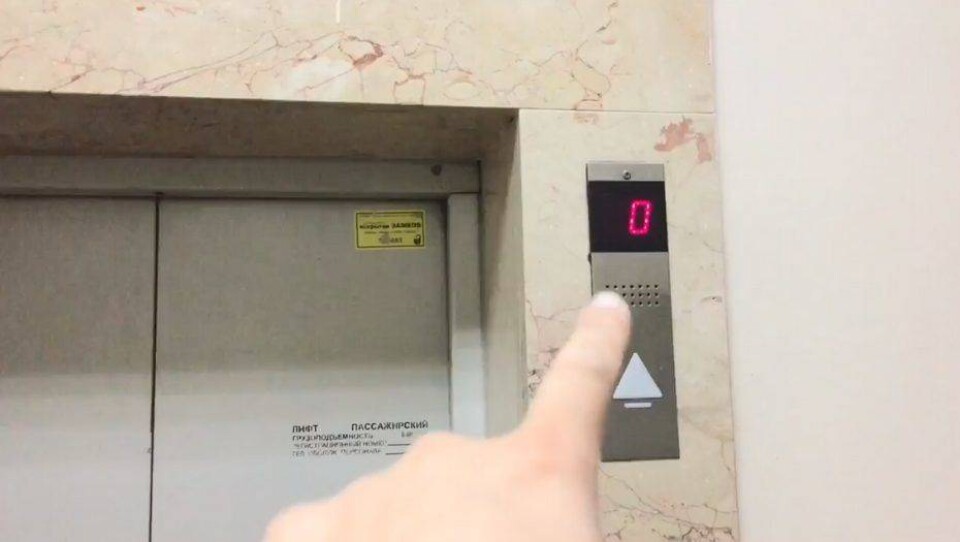 Бердонгар снял видео о неработающих лифтах в ЖК "Свечки"