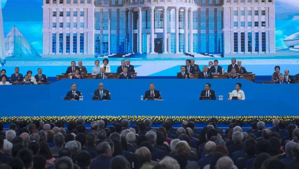 Назарбаев заявил, что его невозможно тронуть лестными словами