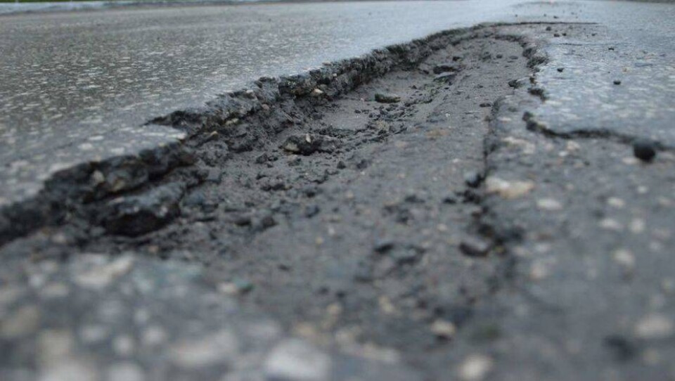 Ерлан Кошанов не нашёл "живого места" на свежем асфальте в Караганде