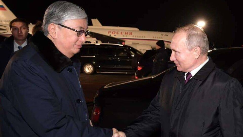 Токаев подарил Путину юбилейное издание романа "Путь Абая"