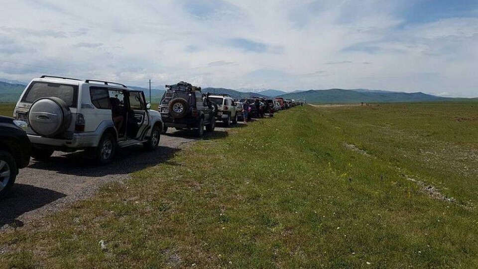 Огромные очереди выстроились на границе Казахстана и Кыргызстана