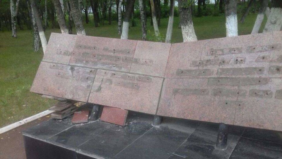 Для разграбленного мемориала погибшим шахтёрам в Караганде заказали новые гранитные плиты