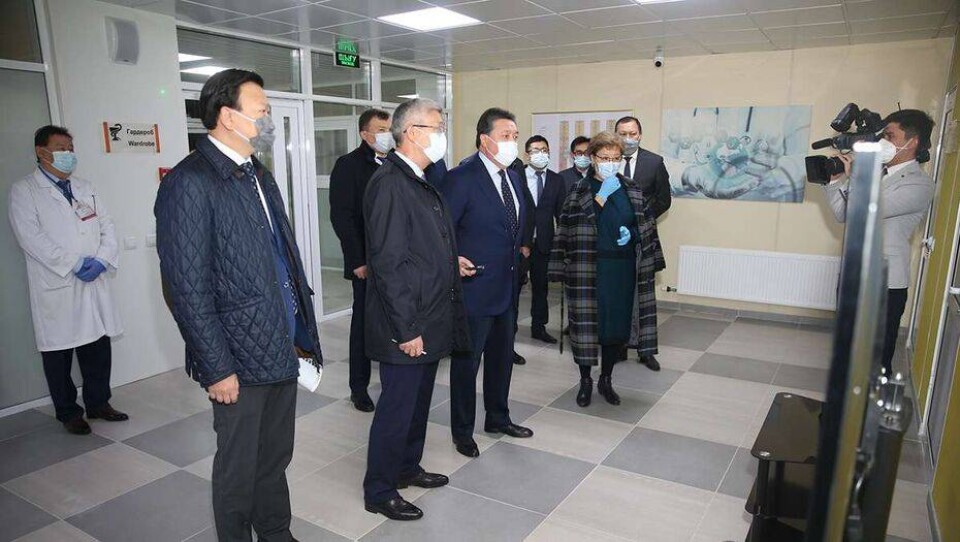 Аскар Мамин посетил модульную инфекционную больницу в Актау