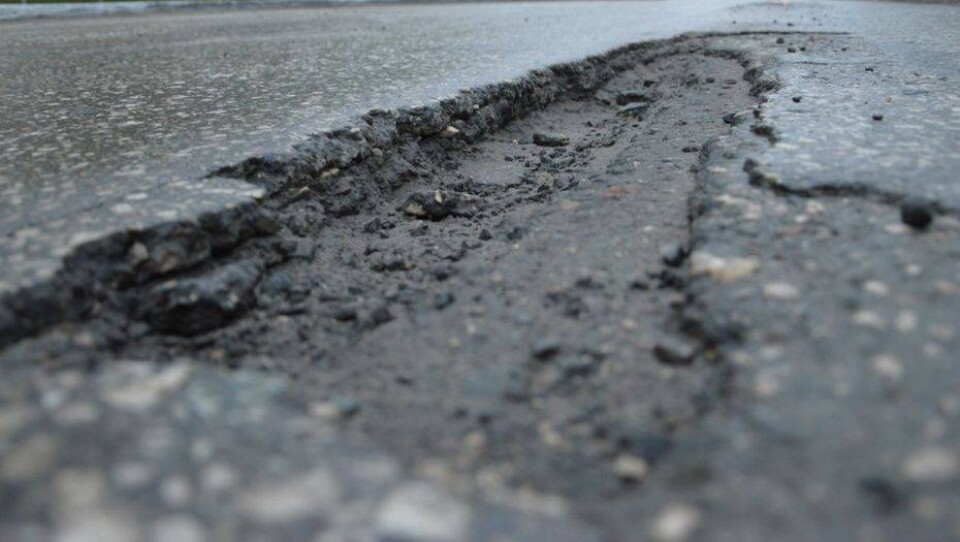 Ролики о ямах на дорогах астанчане выкладывают в соцсети, чтобы увидел акимат