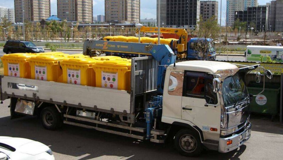 Установку 6200 контейнеров для сбора раздельного мусора начали в Астане