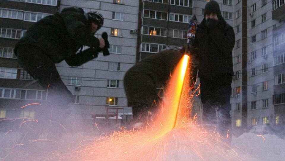 Петарда пробила окно и спалила квартиру жителя Астаны