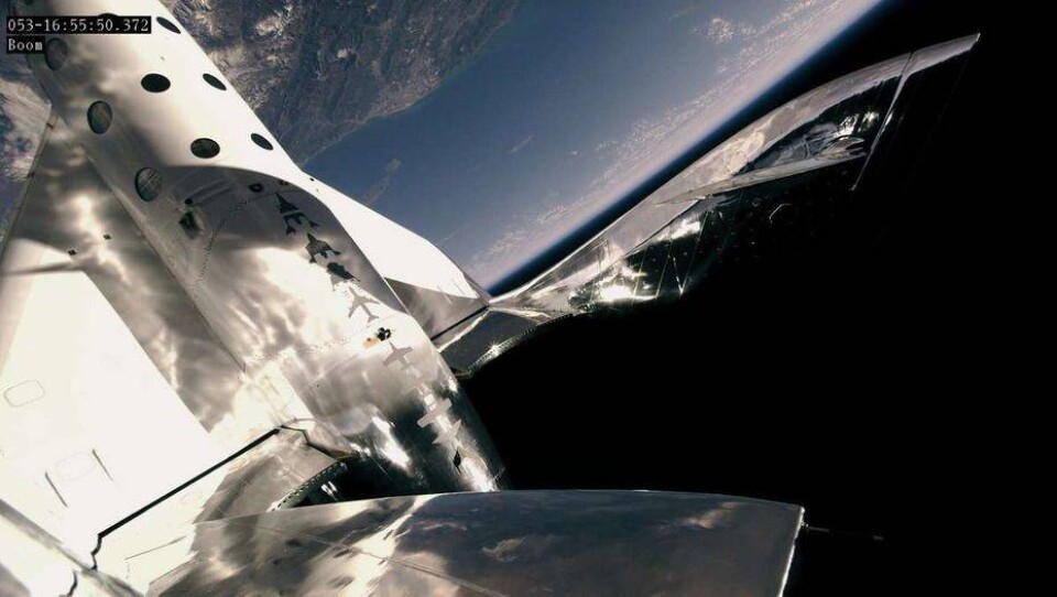 Virgin Galactic вывела пассажира на околокосмическую высоту