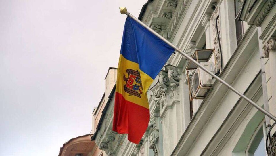 Правительство Молдовы одобрило смену госязыка, президент против