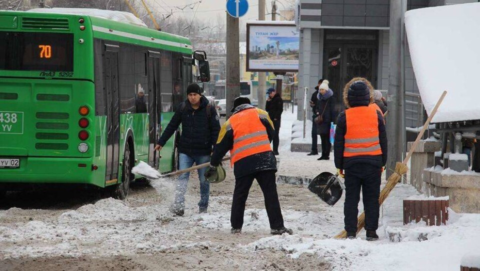 Последний день долгого снегопада в Алматы: выпало ещё восемь сантиметров снега