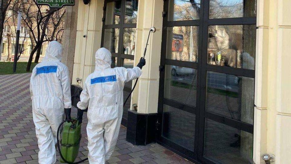 Более 1000 рабочих задействовали в санобработке улиц Алматы