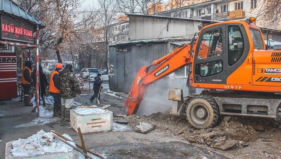 В Алматы ликвидировали аварию, оставившую без тепла 130 домов микрорайона Таугуль