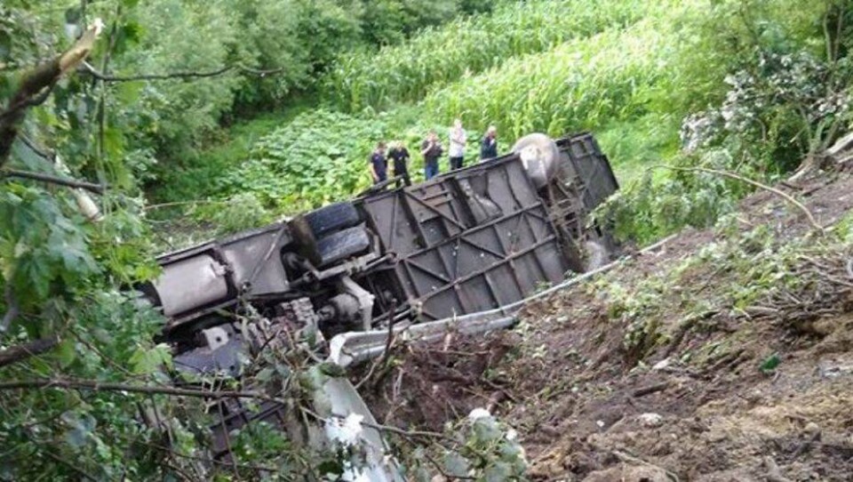 Автобус с 45 пассажирами упал с обрыва в Украине