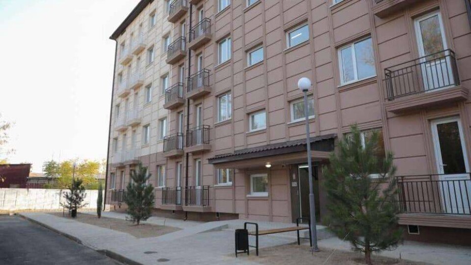 Байбек: Жильцы сгоревшего дома в Шымкенте в ноябре заселятся в новые квартиры