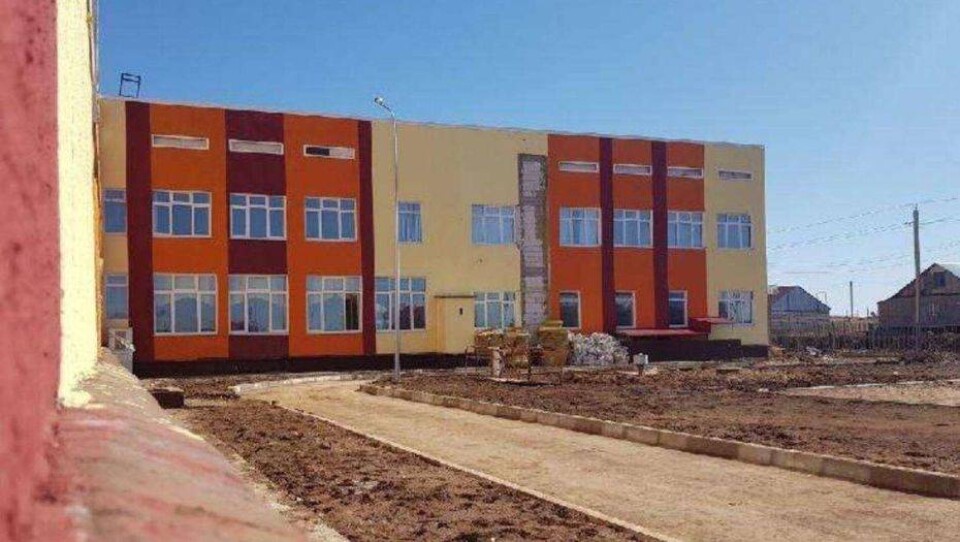 Сапарбаев отчитал контролирующие органы за строительство школы в русле паводковых вод