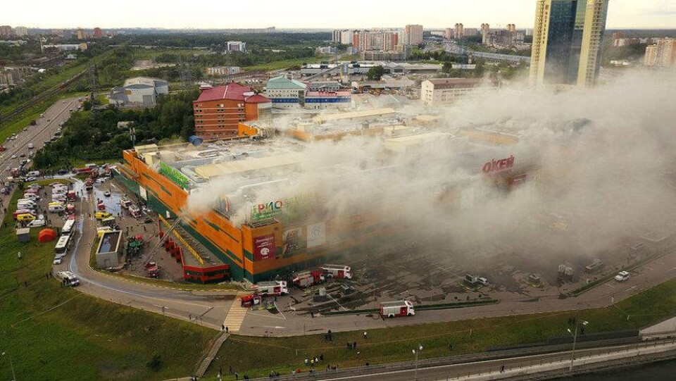 Люди прятались в морозильной камере, спасаясь от пожара в ТЦ в Москве