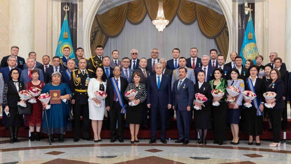 Токаев присвоил звание "Қазақстанның Еңбек Ері" исполнительному директору АМТ и машинисту разреза "Восточный" ЕЭК