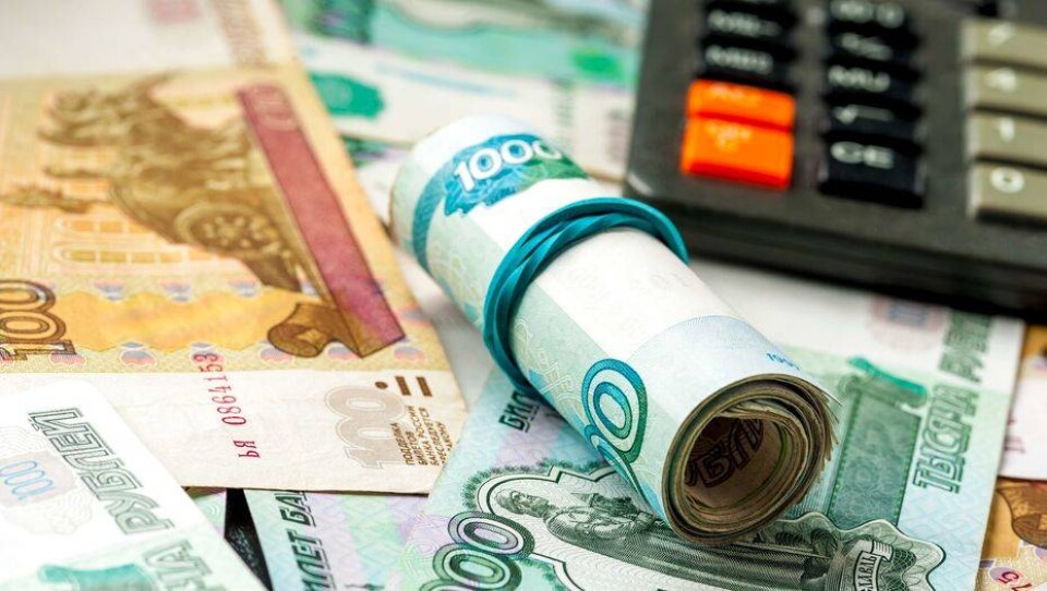 Суммы чистых продаж рублей в Алматы и Нур-Султане сократились в два раза