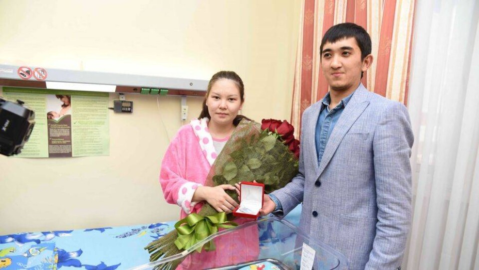 Девятимесячная Саида, ставшая миллионным жителем Астаны, делает первые шаги