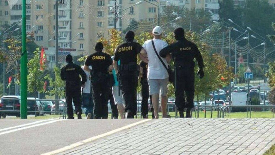 Выборы в Беларуси: начались новые задержания, КГБ предотвратил покушение на кандидата Тихановскую