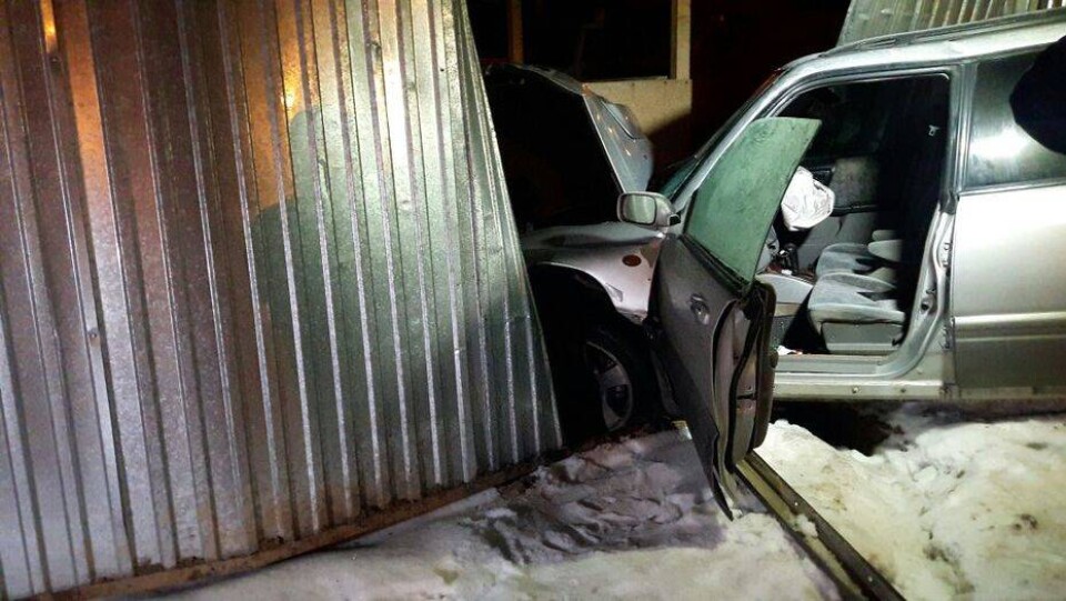 Автомобиль врезался в забор частного дома в результате ДТП в Алматы