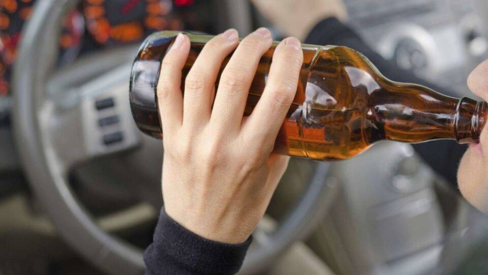 В Кызылорде полицейский заставил автоледи нарушить ПДД и сам оштрафовал её