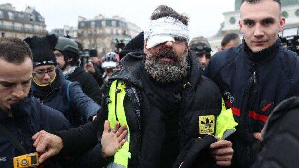 "Жёлтые жилеты" провели в Париже первую "жёлтую ночь"