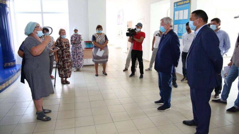 "Кресло акима не передаётся по наследству". Сельчане пожаловались Сапарбаеву на местного акима