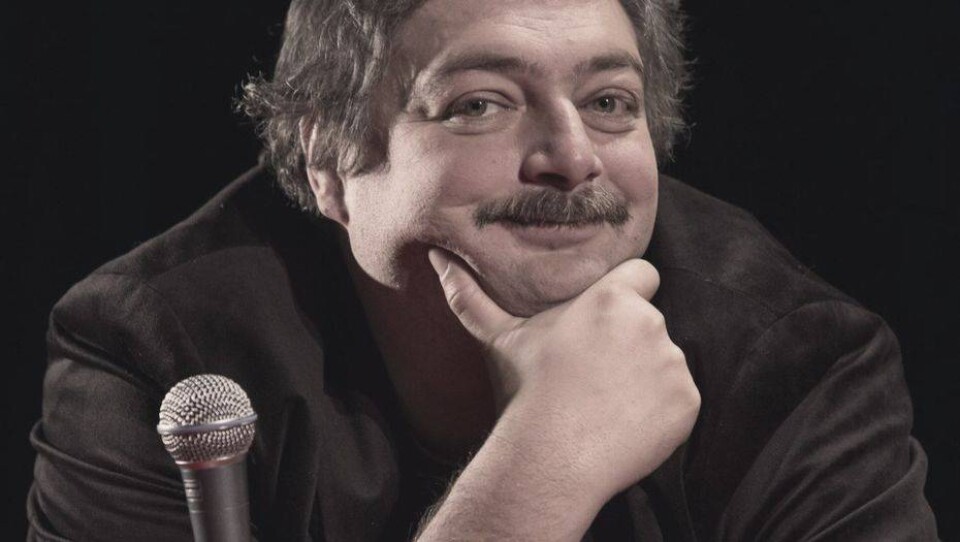 Алматинцы угрожают закидать Дмитрия Быкова тухлыми яйцами за строчку в романе
