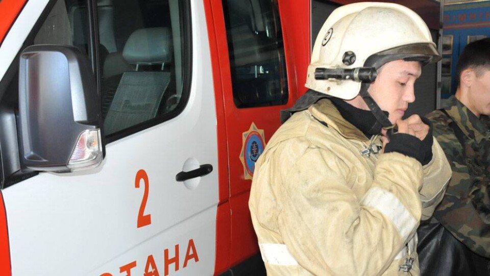 Четверых детей из горящего дома вытащили пожарные Астаны