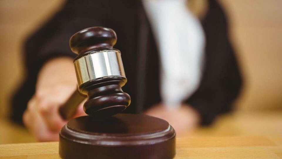 Сотрудник МВД приговорён к двум годам колонии за взятку обувью в Костанае