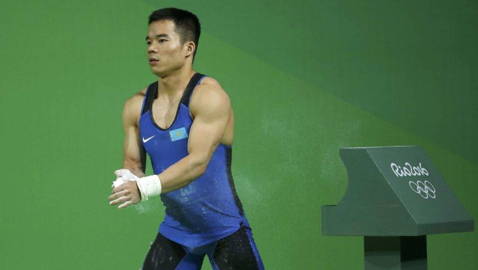 Третий тяжелоатлет из Китая выступил за Казахстан на чемпионате мира