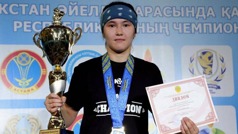 На чемпионате Казахстана по женскому боксу судьи пытались "убить" Назым Кызайбай