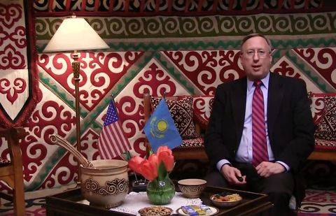 Кадр видео U.S. Embassy Astana/Facebook 