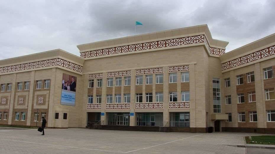 В Нур-Султане депутаты одобрили присвоение имён известных людей 12 школам