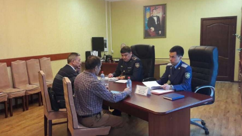 Фото с сайта otyrar.kz