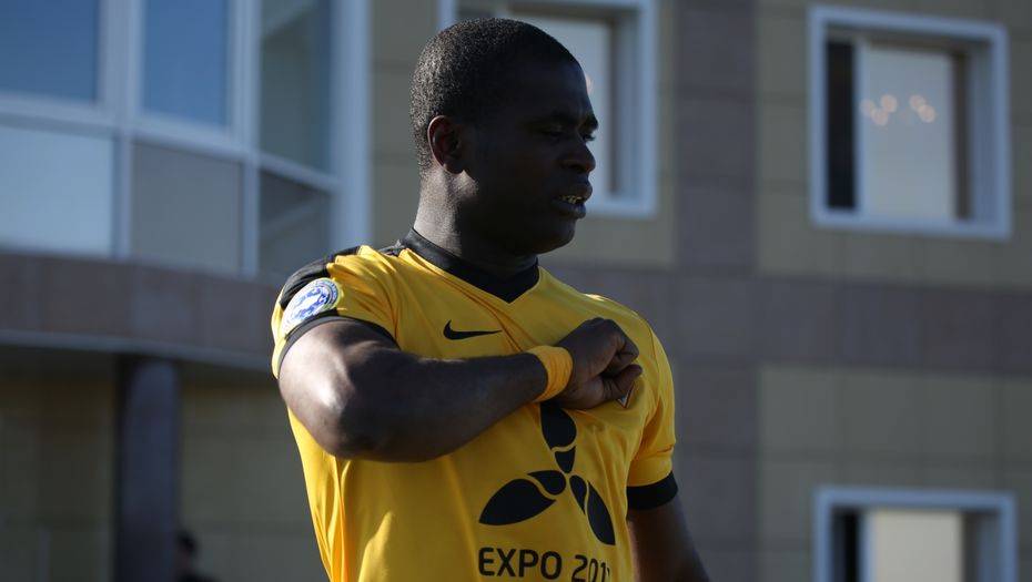 Фанат украл бейсболку прямо с головы нападающего "Кайрата" Жерара Гоу