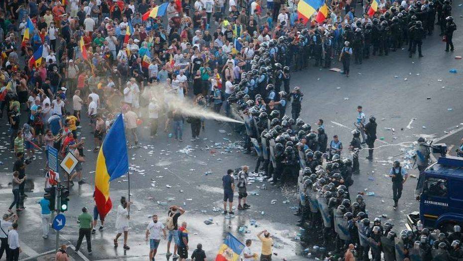 Глава МВД Румынии извинилась перед пострадавшими во время разгона митинга